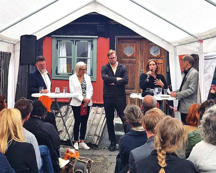 Mer konstnärspolitik i en ny kultursamverkansmodell? Med Mats Berglund (MP), Kerstin Hammar (M), Oscar Lindster (S), Nike Örbrink (KD)