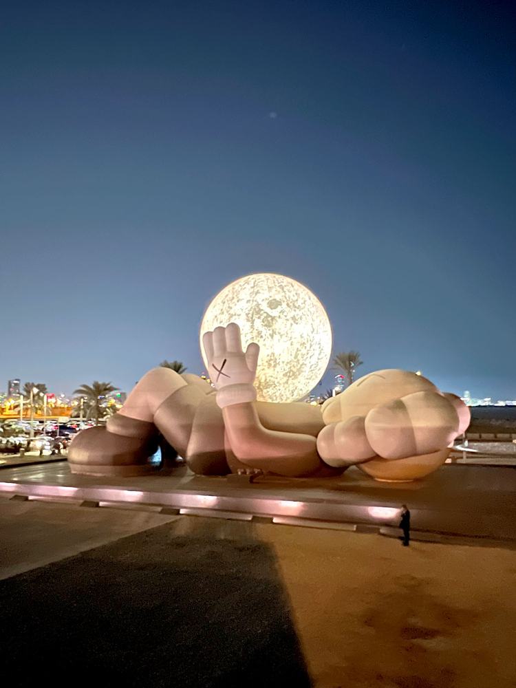KAWS, Mina Zayed | Foto: Erik Augustin Palm